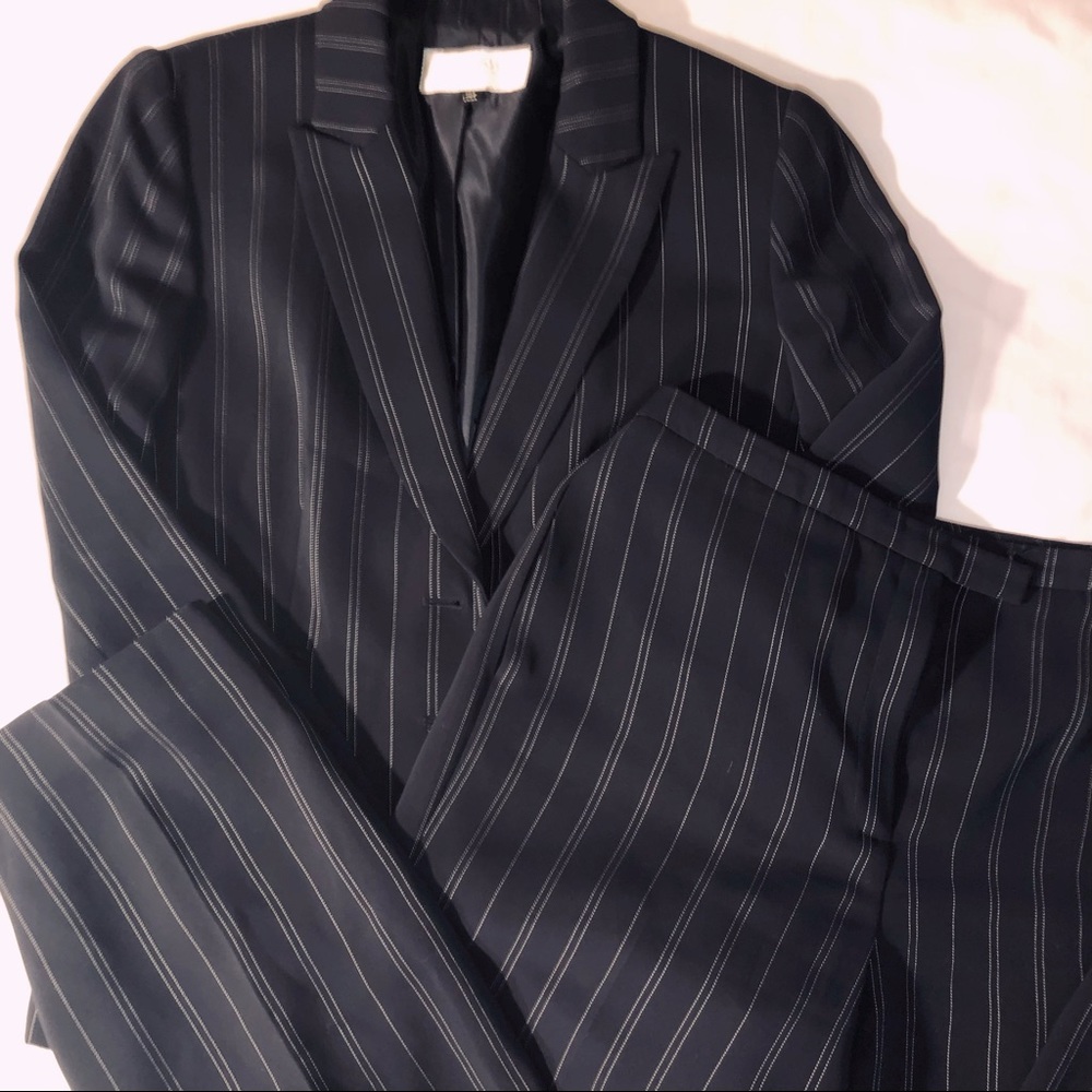 Tahari by Authur Levine pants and blazer